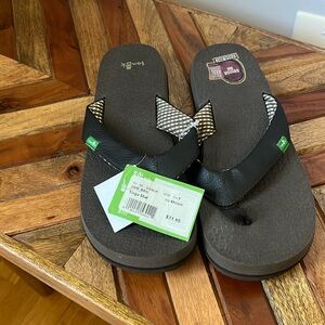Brand new Sanuk flip flops